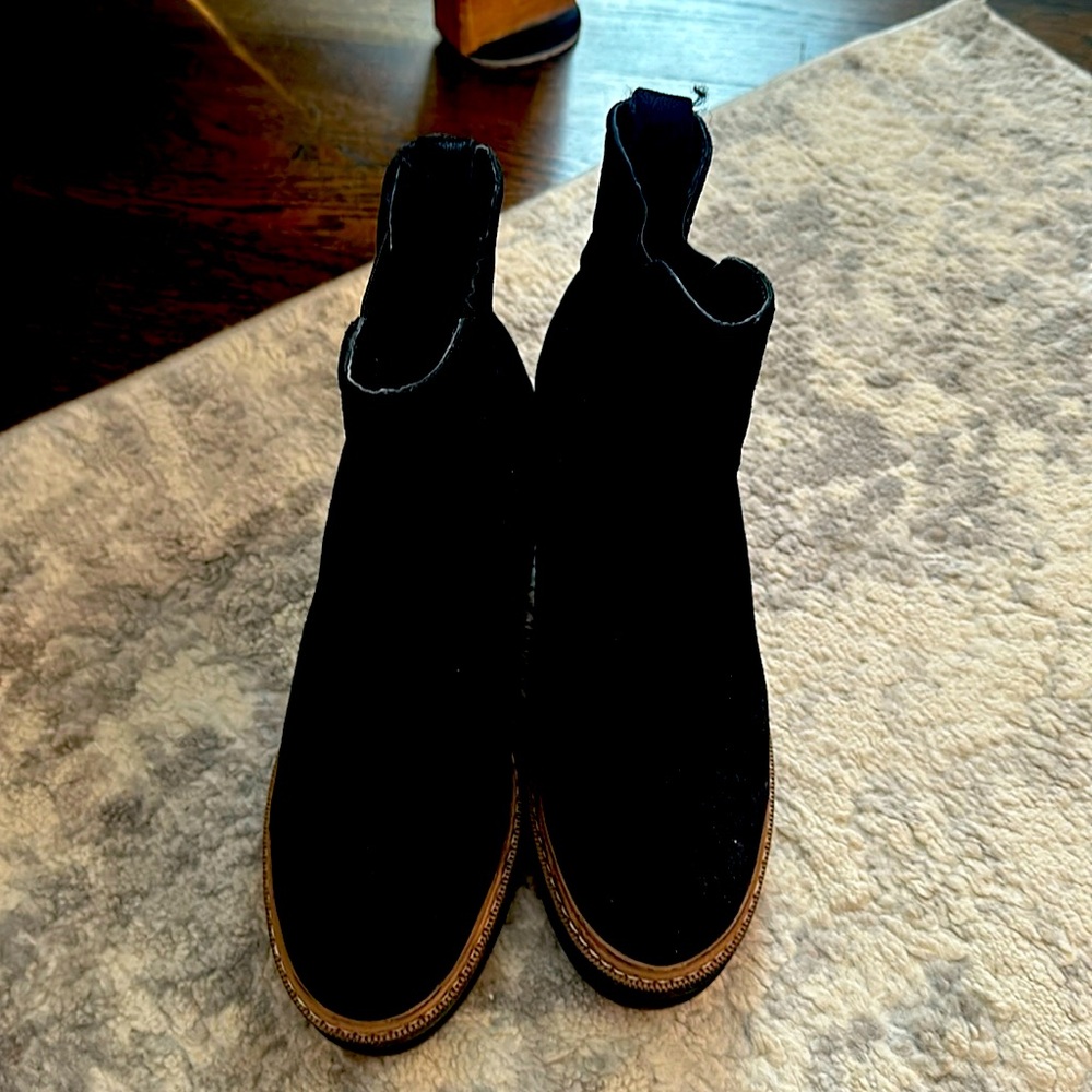 Suede boots